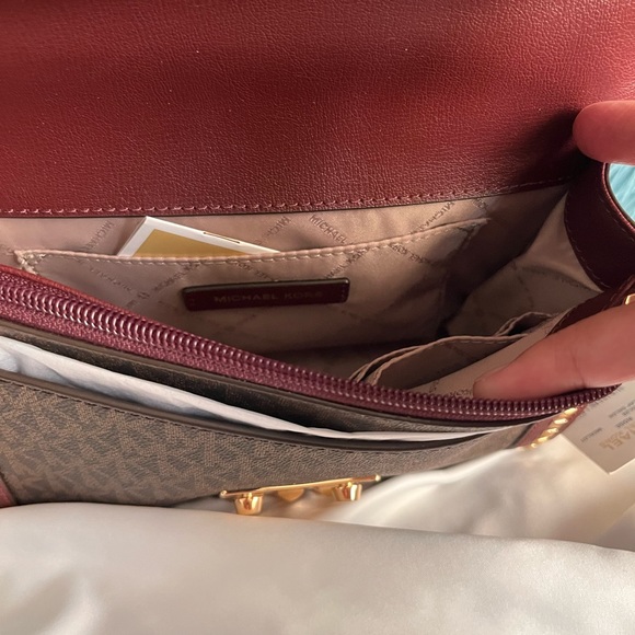 New Michael Kors Flap shoulder bag - Picture 3 of 6